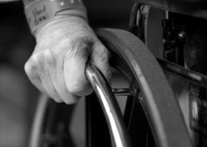 autonomie-personne âgées-chaise roulante