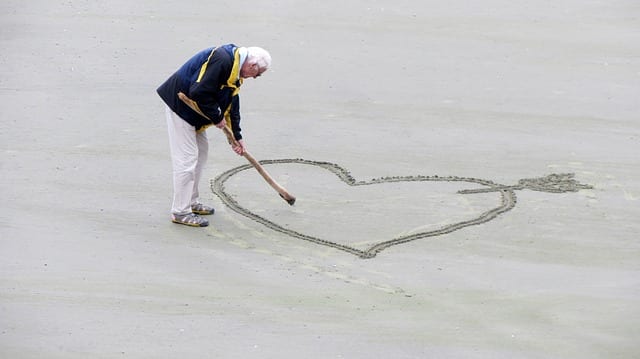 Seniors - plage - vacances - amour