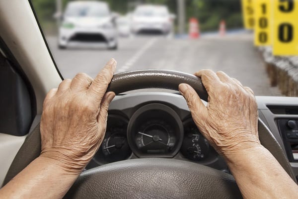 Voiture - senior au volant - mobilité des seniors