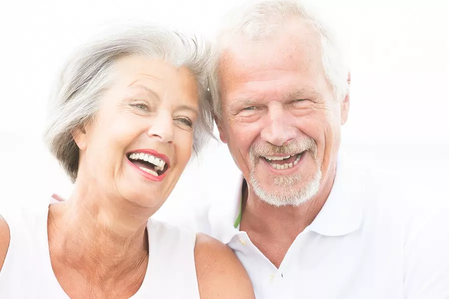 Sourire et bonheur des personnes âgées