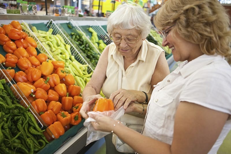 Faire ses courses en supermarché lorsqu'on est une personne âgée