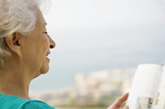 Les personnes âgées apprécient la lecture