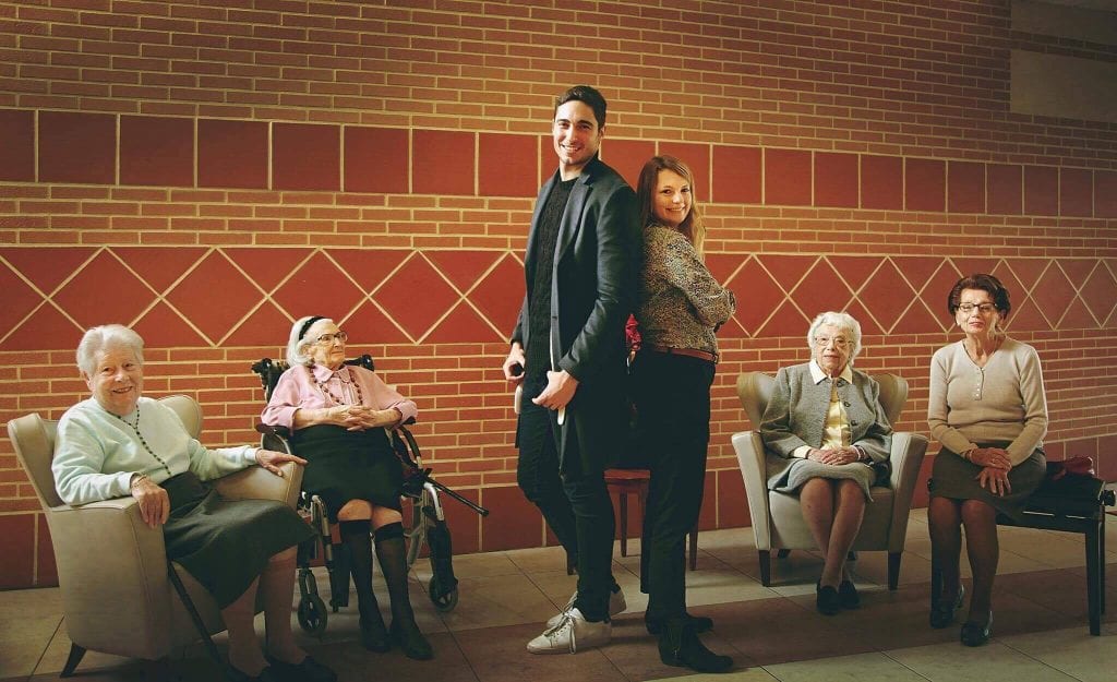 Un siècle vous contemple