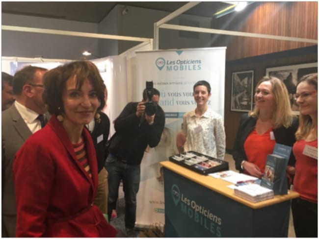 Marisol Touraine sur le stand des Opticiens Mobiles