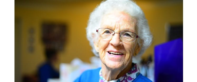 Grand-mère - Personne âgée en EHPAD - Senior - Sourire