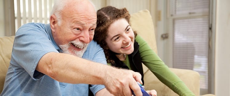 Intergénérationnel - Petits-enfants - Jeux vidéo - Loisirs - Fun - Activité