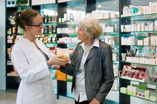 Pharmacien - Pharmacie - Ordonnance - Relation avec les clients seniors