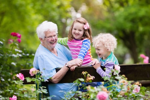 Grands-parents: comment prendre soin de nos petits-enfants lors d