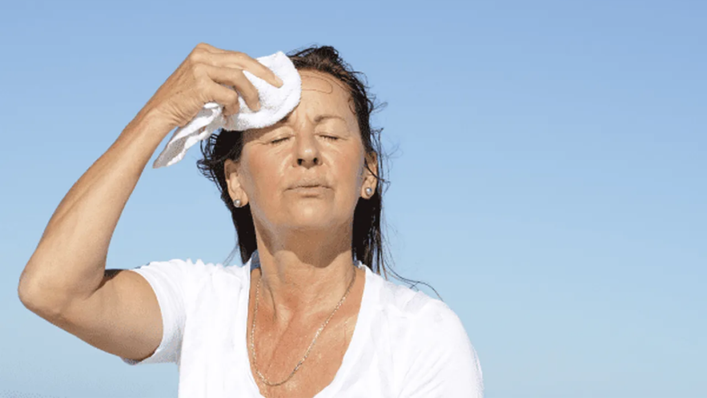 Canicule - chaleur - soleil - été - sueur - senior - femme