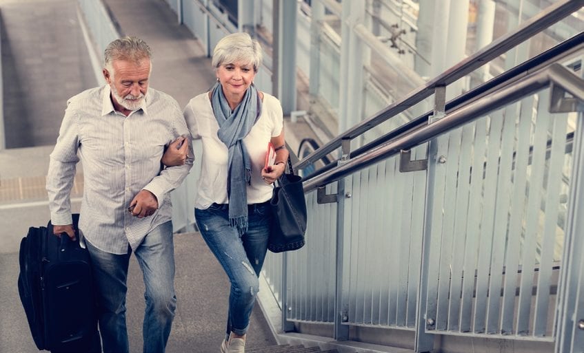 seniors - ville - urbanisme - escalier