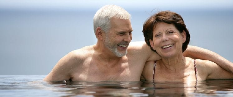 thermalisme - détente - couple - piscine - bien être