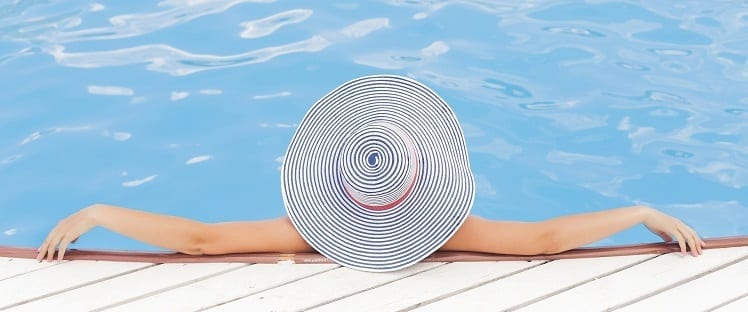 vacances - piscine - se baigner - bassin - eau