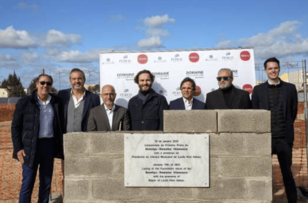 À Vilamoura (Portugal) pose de la première pierre de la résidence "Domaine de Vilamoura" 