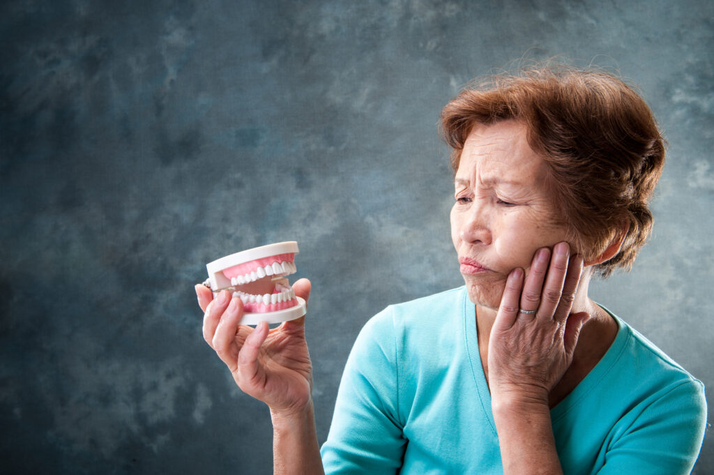 Senior - Douleurs - Dentition - Dentiste - Dent
Dentistadom dentistes à domicile et en EHPAD seniors hygième bucco-dentaire