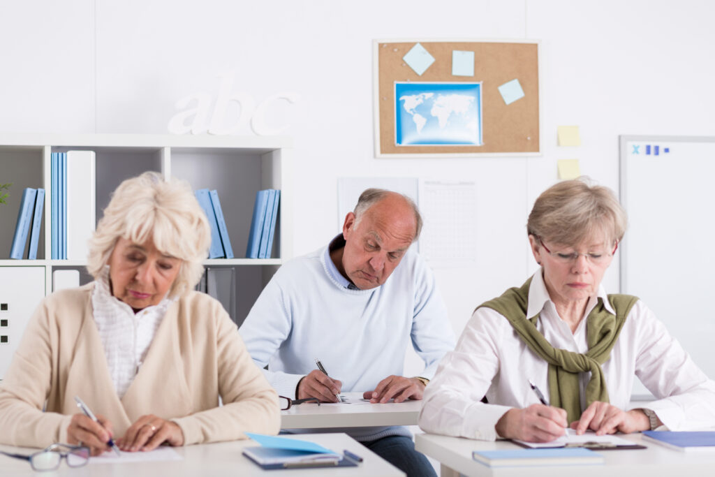 Examen - Contrôle - École - Concentration - Seniors