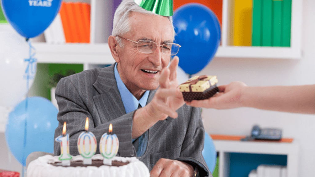 anniversaire - senior - fête - centenaire - 100 ans