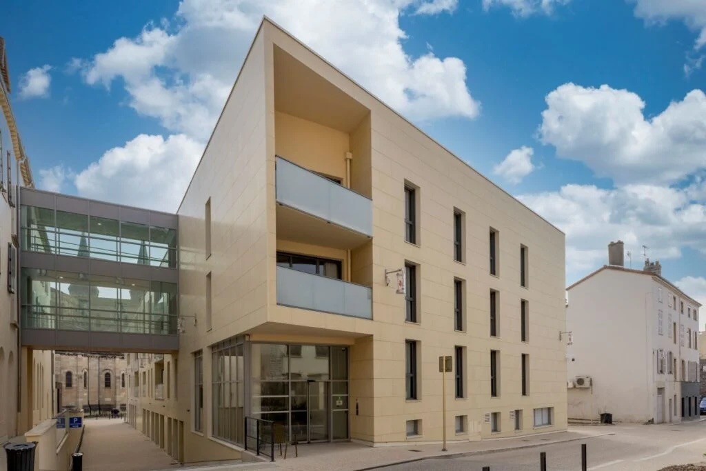 Residence-Services-Seniors-Stella-Macon