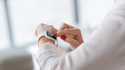 téléassistance montre connectée silver economie bien-vieillir