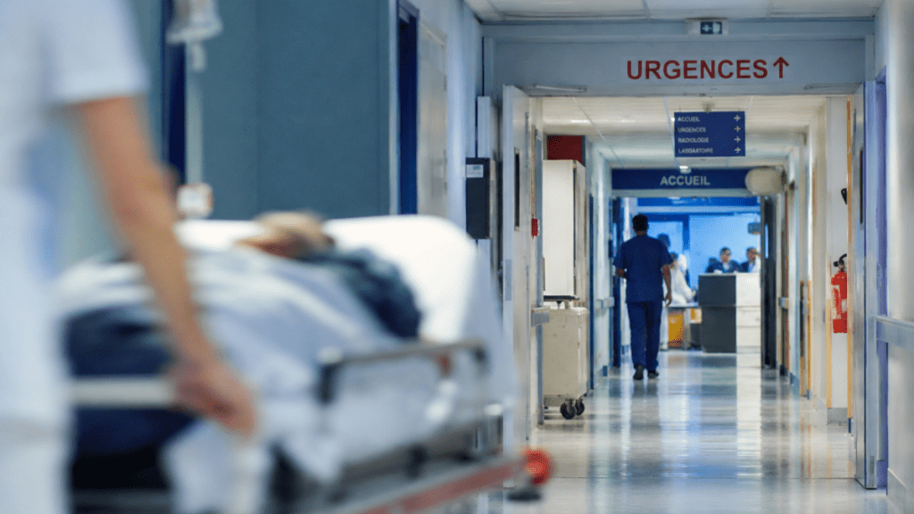 Urgences hospitalières Personnes âgées Parcours de soins Admissions directes Désengorgement des urgences