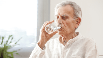 Hydratation, senior, eau, personnes âgées, canicule, déshydratation